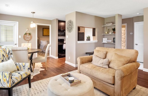 St. Peters Apartment | 🎗Katytrail/Pet friendly❤/St.Charles/PowerPlex/St.Louis/Winery🐕👍🏼/Fireplace