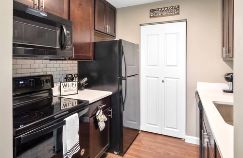 St. Peters Apartment | 🎗Katytrail/Pet friendly❤/St.Charles/PowerPlex/St.Louis/Winery🐕👍🏼/Fireplace