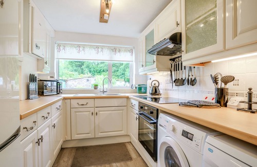 Glangrwyney Cottage | KAVIENG, pet friendly, with a garden in Gilwern