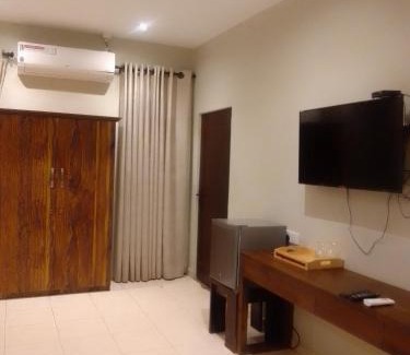 Hendala Hotel | Kay Jay Beach Front