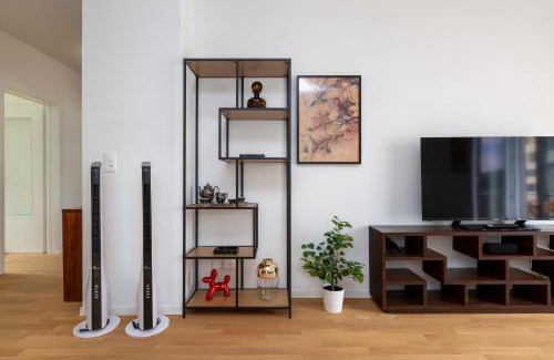 Werd Apartment | KAYA Zurich Apartment 3A - Downtown 2BR Apt with Balcony