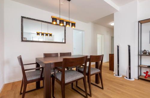 Werd Apartment | KAYA Zurich Apartment 3A - Downtown 2BR Apt with Balcony