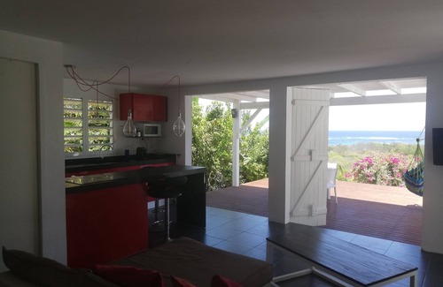Le Moule House | Kaza bougainvilliers - Sea view in a pleasant setting
