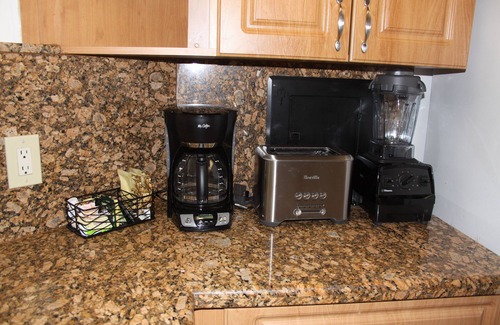 Marathon Villa | KC arrive any-day, swimming beach, full kitchen, boat dock, BBQ, balcony, tennis