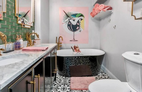 Midtown - Westport House | KC Cosmopolitan Chic: Your Stylish Stay