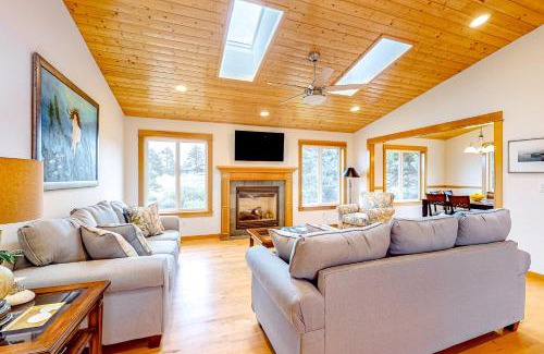 Warrenton House | KC's Serenity By The Sea