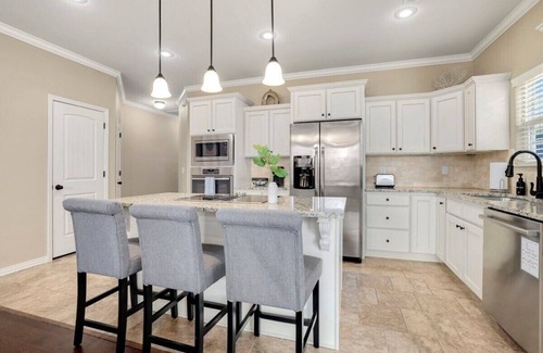 Fayetteville House | Keats Retreat - 5 mi to DT Fayetteville