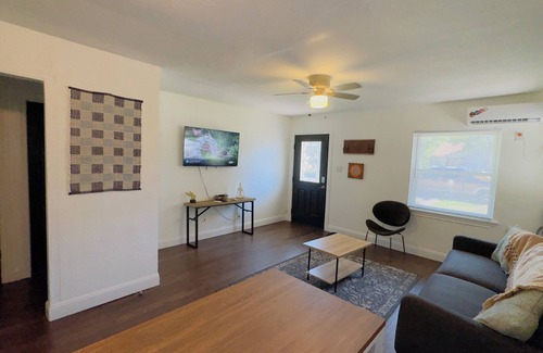 Sayles Blvd. Area House | Keep it simple at this peaceful and centrally-located place.