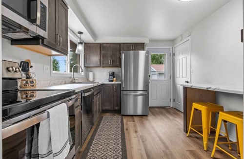 De Pere House | Keep it simple at this peaceful and ceCentrally Located in the heart of E Depere