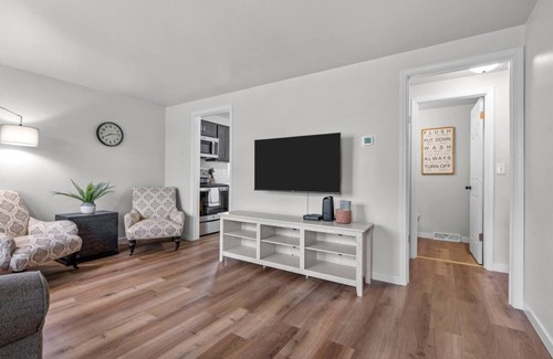 De Pere House | Keep it simple at this peaceful and ceCentrally Located in the heart of E Depere