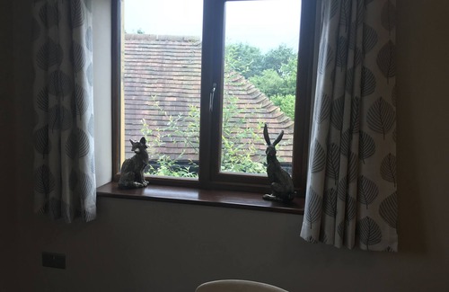 Maidstone Cabin | Keepers Retreat two bedroom log cabin situated on a working farm in Kent.