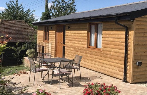 Maidstone Cabin | Keepers Retreat two bedroom log cabin situated on a working farm in Kent.