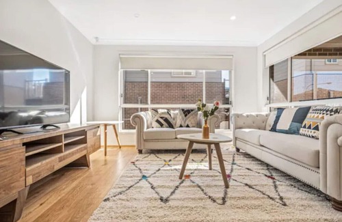 Kellyville House | Kellyvile/5室别墅/免费停车/近购物中心/聚会派对/带后院