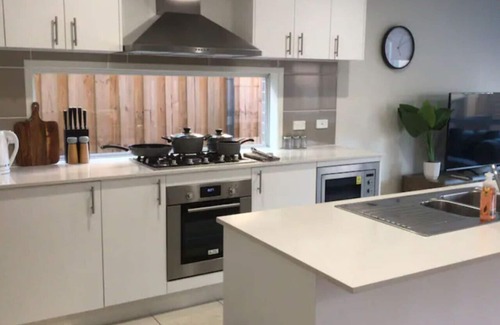 Kellyville House | Kellyvile/5室别墅/免费停车/近购物中心/聚会派对/带后院