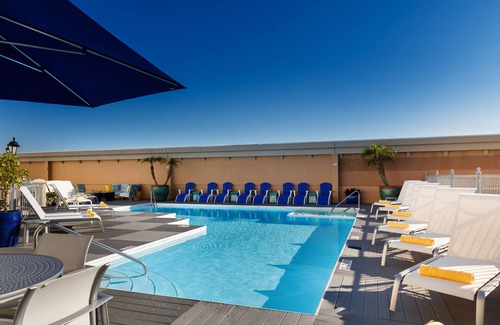 Clear Lake Shores Hotel | Kemah Boardwalk Inn