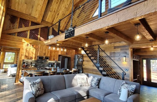 Dollar Bay House | Kemp's Lake Front Guest House