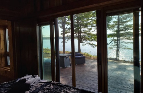 Dollar Bay House | Kemp's Lake Front Guest House