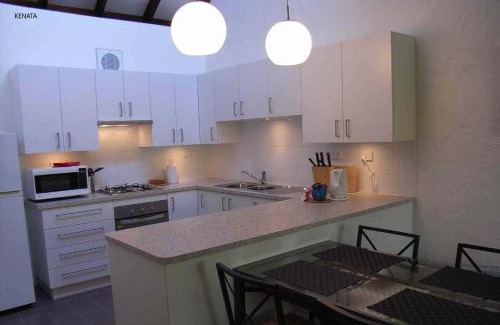 Crawley Apartment | Kenata-Fairway Apartment Hotel