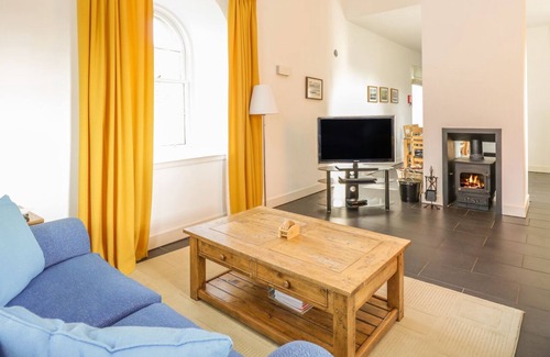 Rothesay Cottage | KENNELS, pet friendly, with open fire in Rothesay, Isle Of Bute