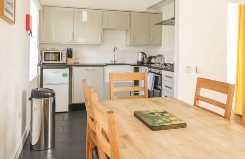 Rothesay Cottage | KENNELS, pet friendly, with open fire in Rothesay, Isle Of Bute