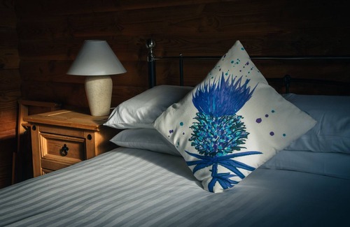 Armadale Ski Chalet | Keppoch Lodge - a cabin that sleeps 4 guests in 2 bedrooms