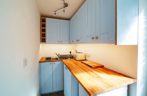 Hayle Ski Chalet | Kernick Sands - 10min walk through the sand dunes to the beach. Private Parking!