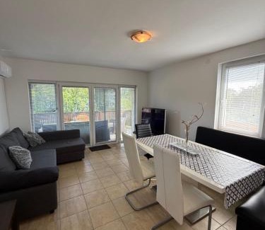 Revfulop House | Kertből a Balatonra