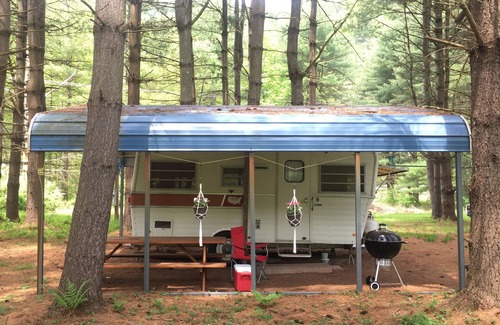 Hyner House | Kettle Creek Fishing - 15’ Vintage Camper Stay on Private property Creek Access
