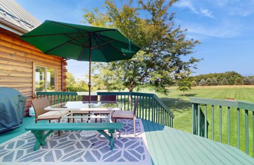 Dundee House | Keuka Breeze