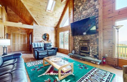 Dundee House | Keuka Breeze