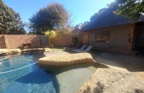 Greater Johannesburg Metropolitan Area Cabin | Khaya Africa Guesthouse