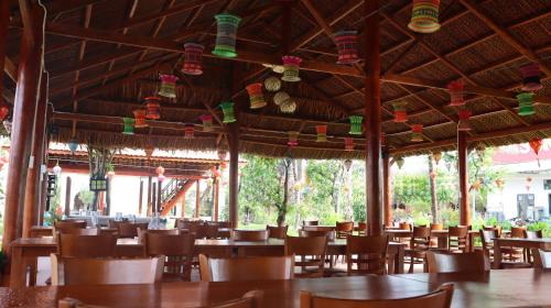 Chau Thanh Hotel | Khu Nghỉ Dưỡng Sen Hong Town