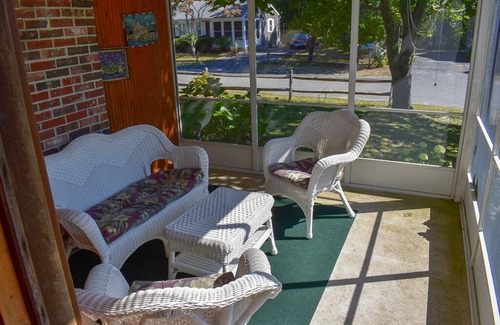 Dennis Port House | Kibby 89- Ranch home with window ac, less than a 2 minute drive to sandy beach