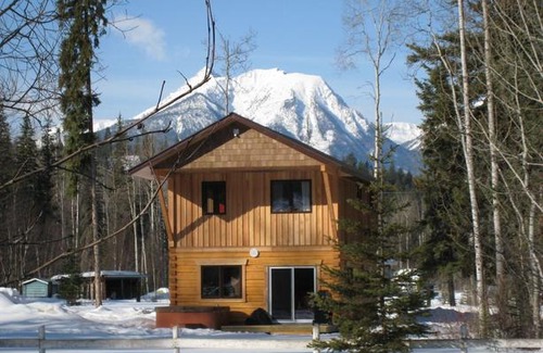 Blaeberry Cabin | Kicking Horse Kabins