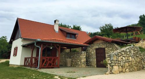 Pecsely House | Kikapcsol-lak