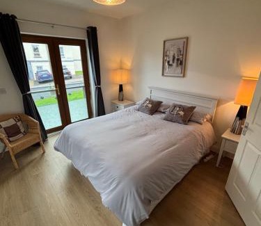 Killaloe Apartment | Killaloe Lakeside Holiday Home 2Bedroom