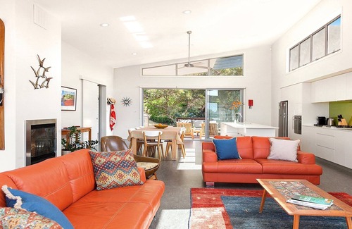 Killcare House | Killcare Beach Abode - Right opposite the beach with a beach and bush outlook