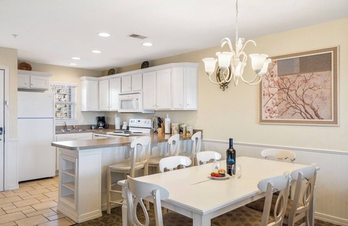 Kimberling City Condo | Kimberling City Condo w Lake Access-Free Attraction Tickets-Cmty Outdoor Pool-Mini Golf