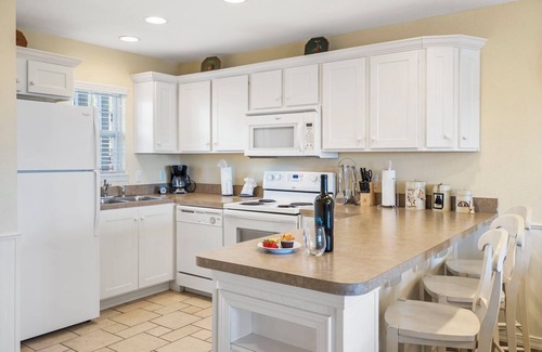 Kimberling City Condo | Kimberling City Condo w Lake Access-Free Attraction Tickets-Cmty Outdoor Pool-Mini Golf