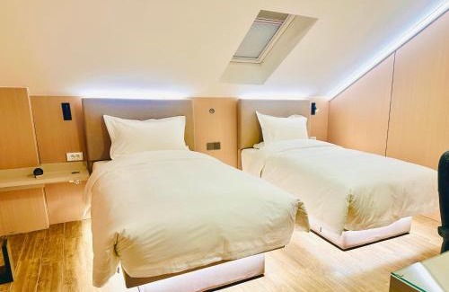 Belgrade Hotel | KIMMIY Attic Rooms near Belgrade Airport