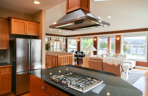 West Sechelt House | Kin Ranch - A Peaceful Garden Oasis with Luxe Views