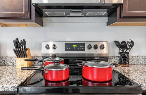 Southwest Raleigh House | King 3BR Townhouse Mins to Cary NC State