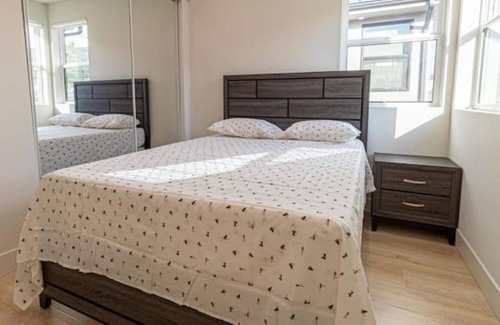 Lake Balboa House | King 4BD/4BR NEW Luxury House