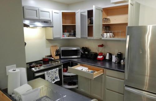 Fairfax House | King Bed Creekfront Retreat in Jacksonville