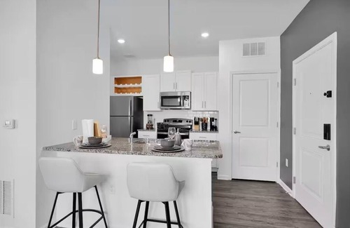 Orange Park Apartment | King Bed Early Check in Lakefront Salt Water Pool