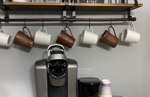 Elmhurst House | King Bed - Entire Home - Private corner lot