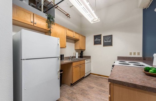 Mission Apartment | King Bed | Great Location