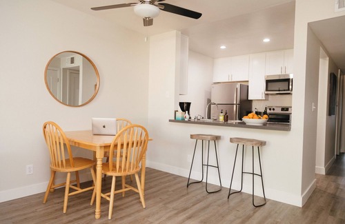 Westlake Village Apartment | King Bed, Hottub, Pool, Parking, W/D, AC