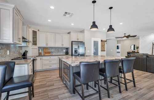 Palm Valley House | KING Bed ~ Palm Valley Golf Course ~ Heated Pool ~ Hot Tub ~ Updated Home!