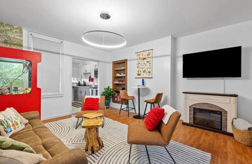 Lawrenceville Apartment | King Bed, Pet Friendly, Retro-Inspired!